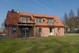 Außenseite Ferienhaus (Sommer)