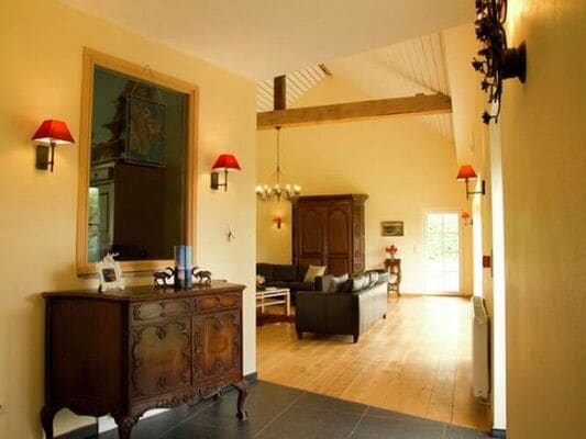 Luxe, zeer ruime vakantievilla met sauna gelegen naast een kasteeltje