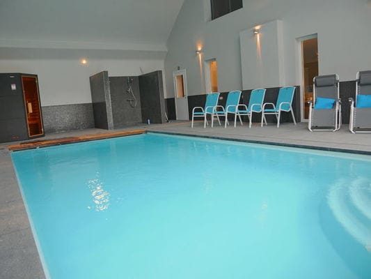 Gezellig vakantiehuis inSommeLeuzemet privézwembad