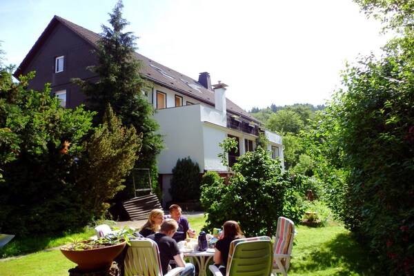 Gruppenhaus am Bach