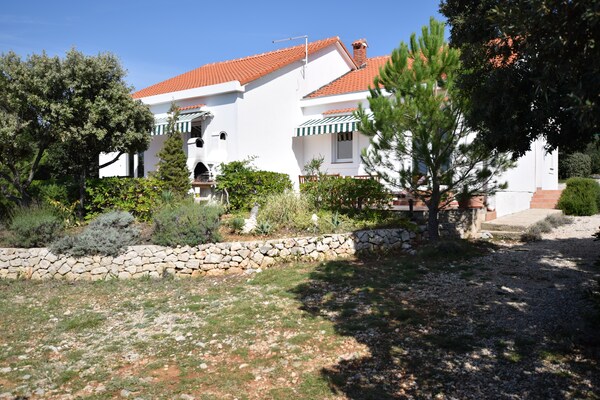 Holiday House Movica