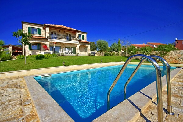 Villa Nika