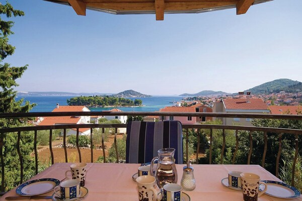 Holiday House Klarin with Sea View near Zadar
