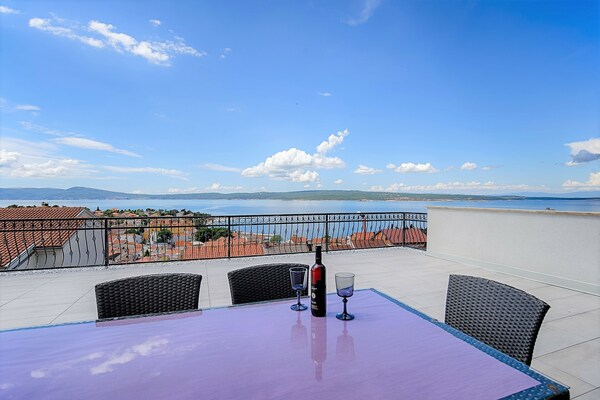 Holiday House Queens with Sea View / Apartment Queens II with Sea View