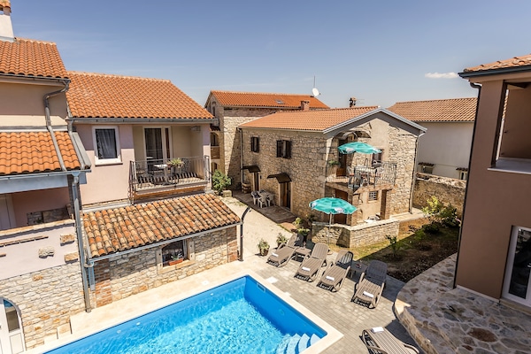 Apartment Complex Valtrazza with Common Pool in Tar-Torre / Apartment Fiorela I in Villa Valtrazza on the Ground Floor with Shared Pool