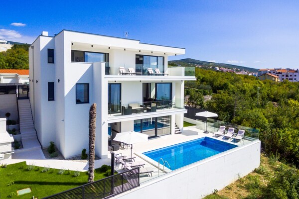 Luxury Villa Arly