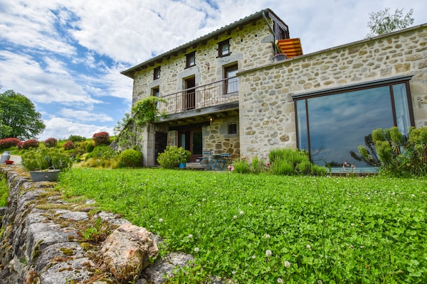 Maison auvergnate avec jacuzzi et sauna