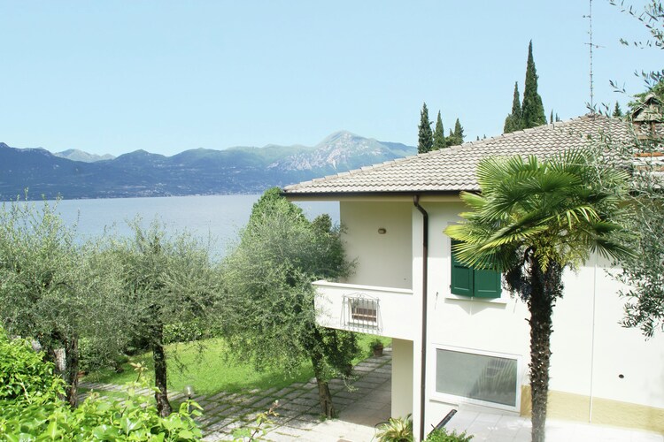 Villa Lakes of Italy
