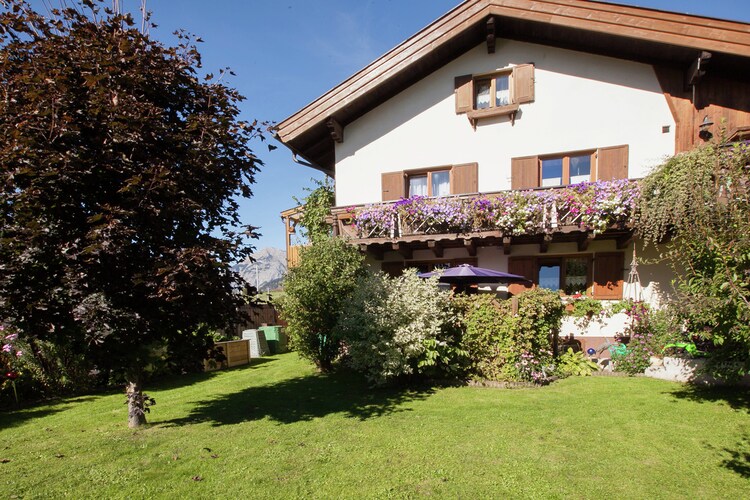 Außenseite Ferienhaus (Sommer)