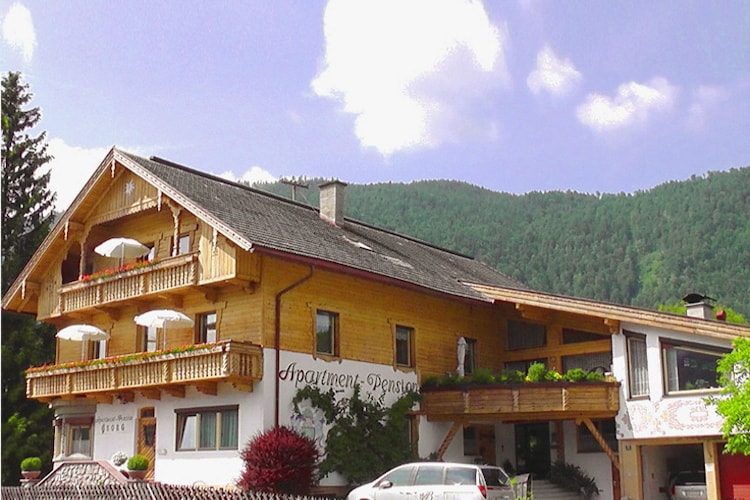 Georg - Exterior - Summer