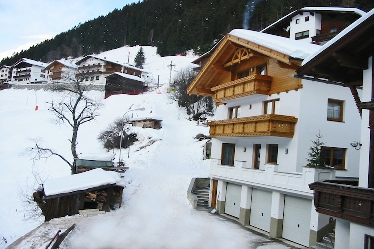 Arera - Exterior - Winter