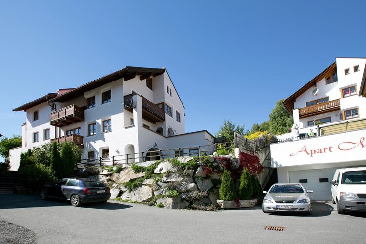 Außenseite Ferienhaus (Sommer)