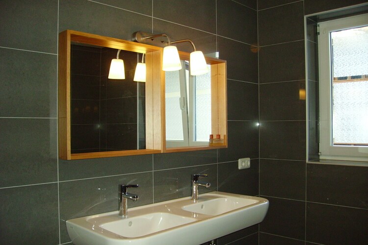 Heidi - Bathroom