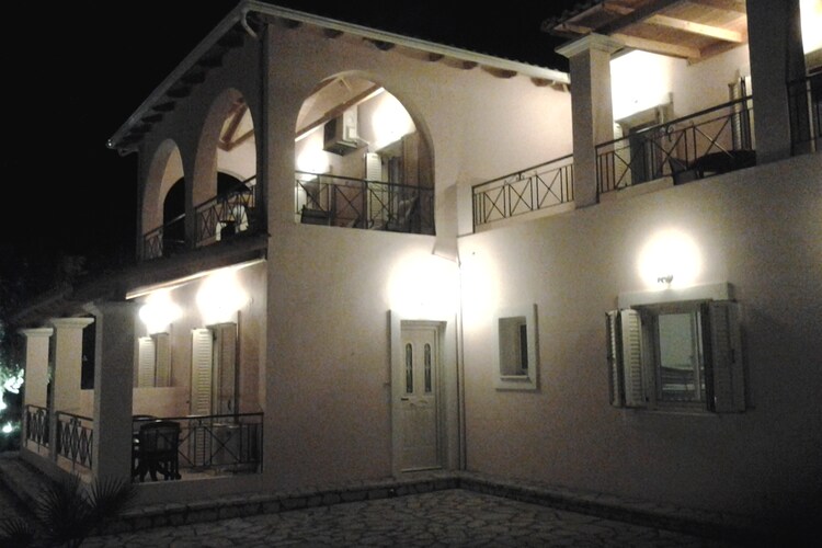 Außenseite Ferienhaus (Sommer)