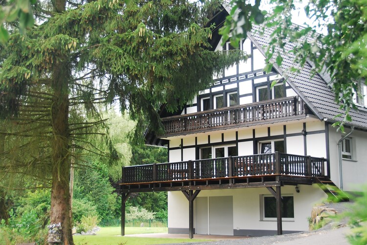 Außenseite Ferienhaus (Sommer)
