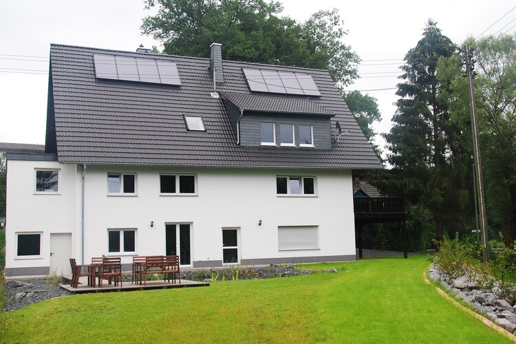 Außenseite Ferienhaus (Sommer)
