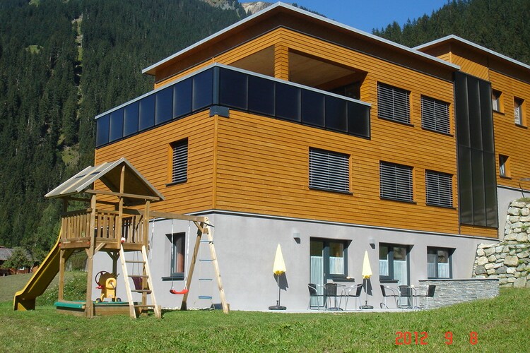 Außenseite Ferienhaus (Sommer)