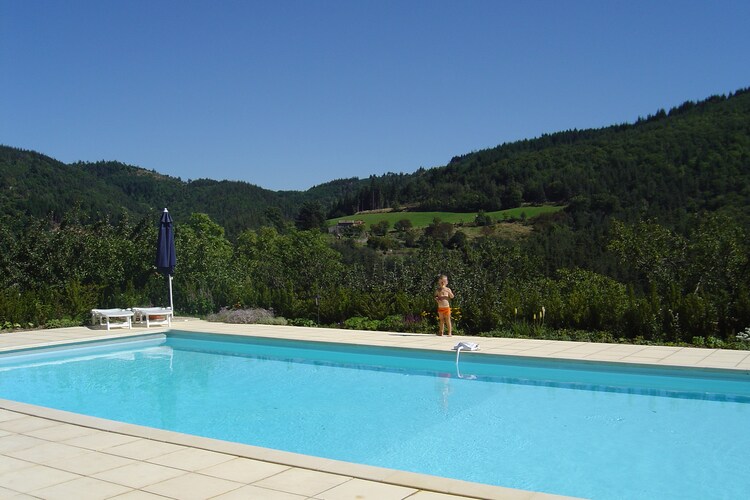 Arthur dans un château en Ardèche - Pool