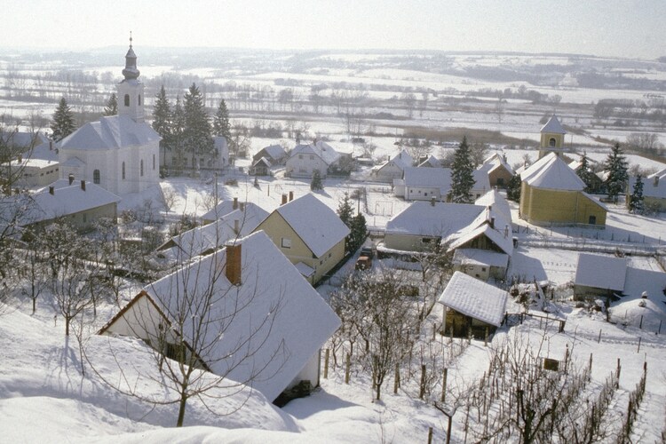 Immediate Surroundings (winter) (<1 km)