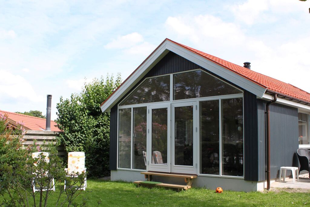 Levendig vakantiehuis in Esbjerg met een houtkachel