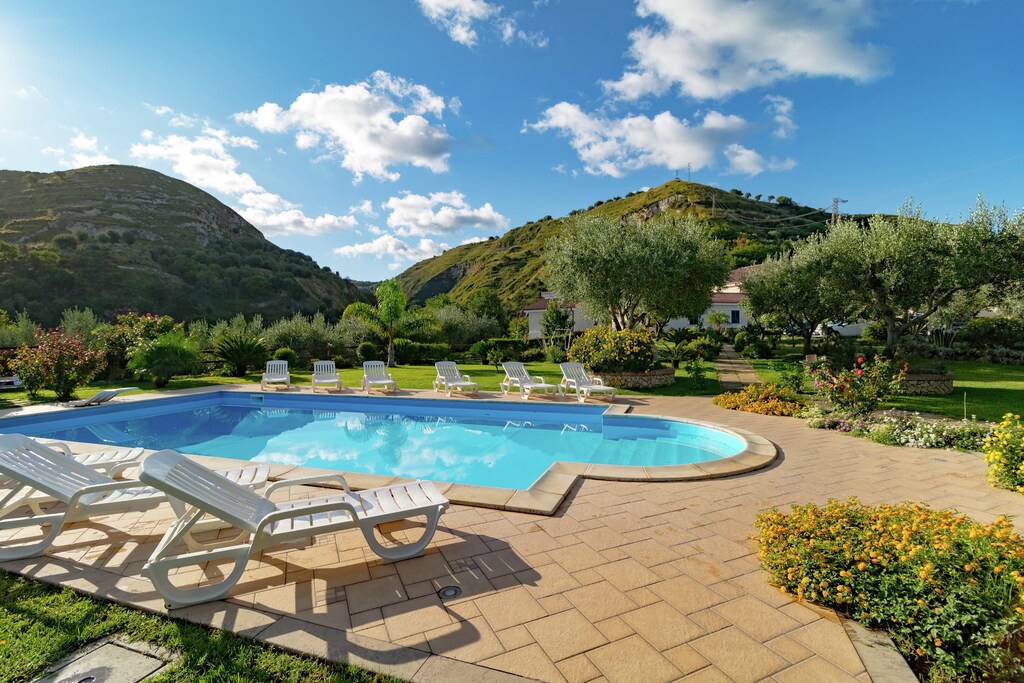Case Vacanza Villa Garden Mono - Gasponi