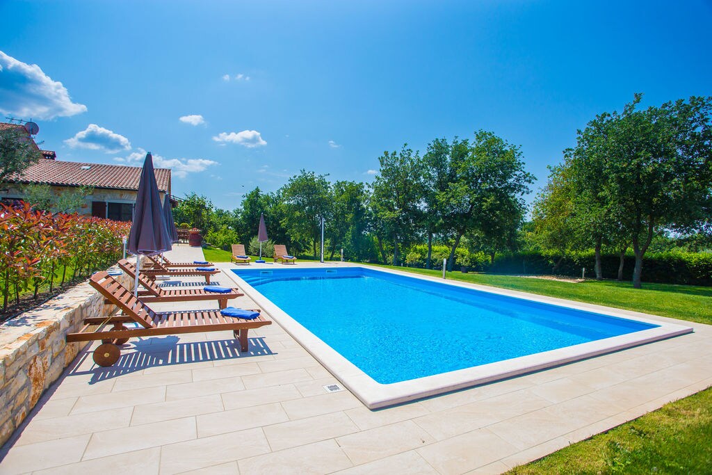 Apartment Jakici II With Shared Pool - Sveti Lovrec