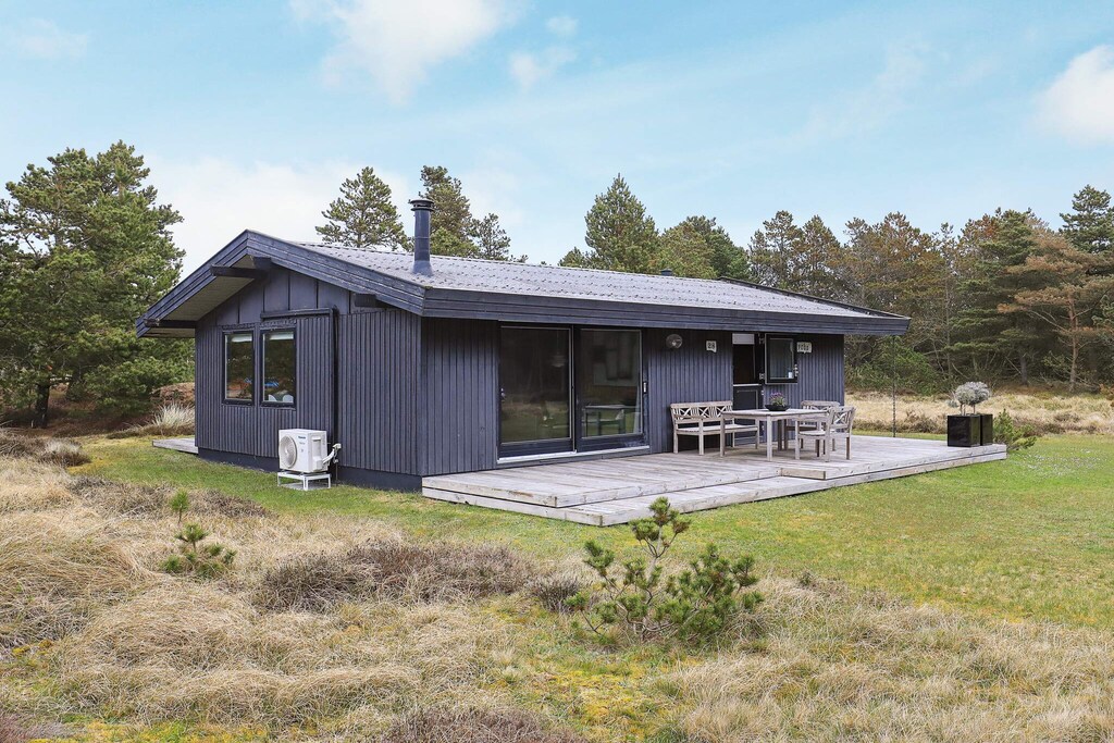 Comfortabel vakantiehuis in Blåvand met een houten kachel Comfortabel vakantiehuis in Blåvand met een houten kachel