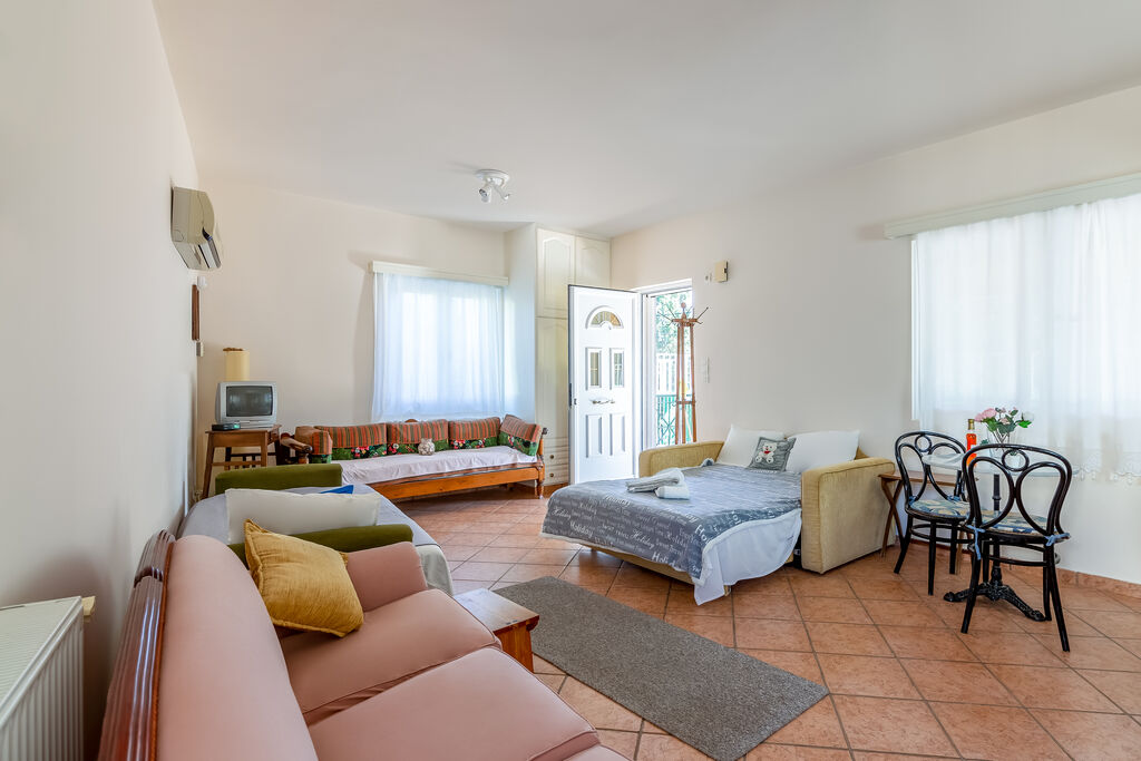 Sfeervol appartement in Porto Rafti met balkon