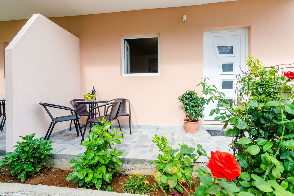 Apartments Dubrovnik Airport-Comfort One Bedroom Apartment with Balcony(Ground Floor)