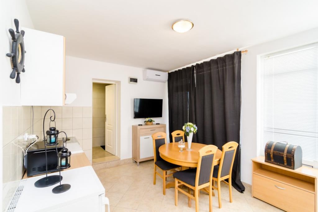 Appartementen Moon- Studio Appartement met Terras en Uitzicht op Zee