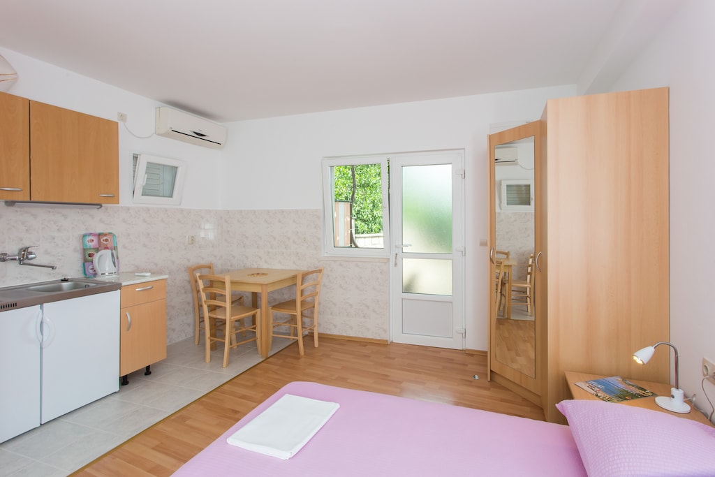 Apartments Bibijana- Superior Studio Apartment Wit