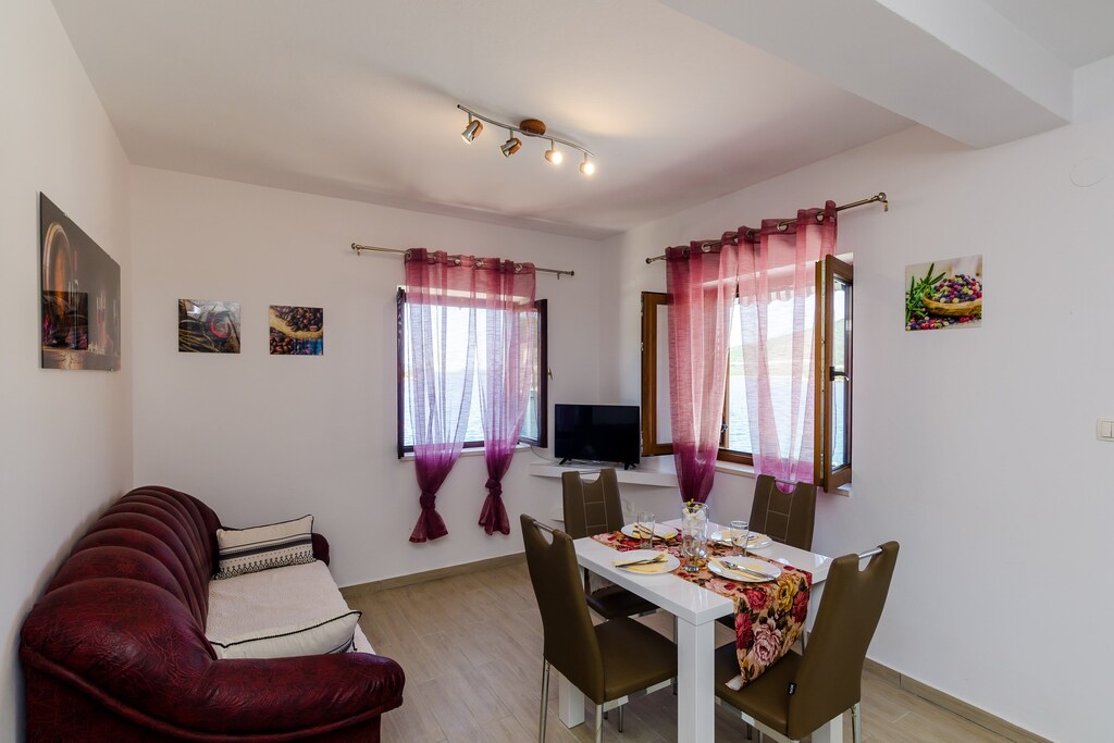 Apartments Melany - One Bedroom Apartment With Sha