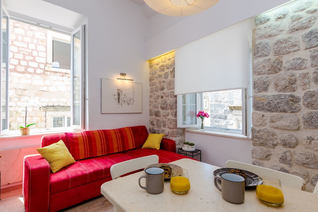 Midtown Apartments - One Bedroom Apartment With Ci