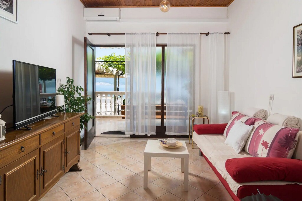 Apartments Tomas - One Bedroom Apartment With Balc