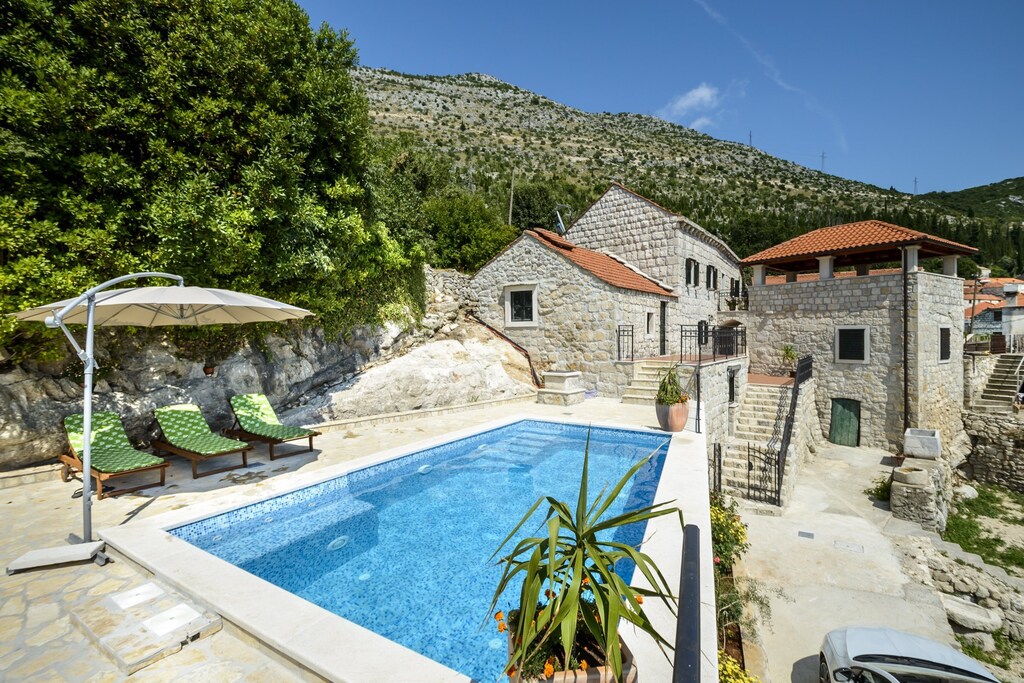 Holiday Home Majkovi - Three Bedroom Holiday Home