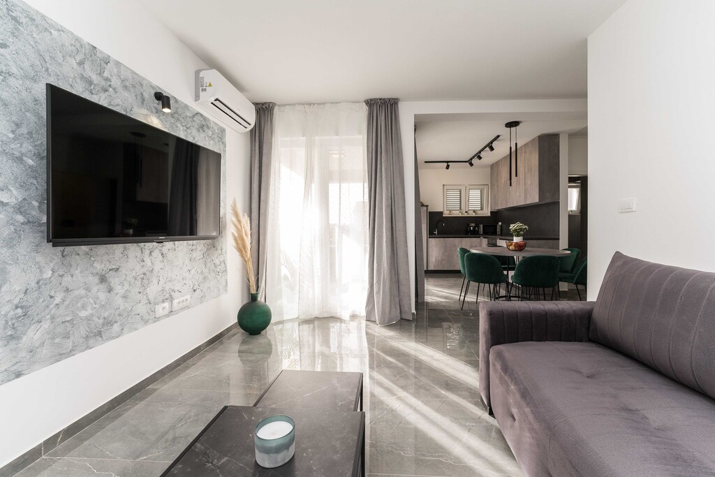 Luxury D Apartments - Luxury Two Bedroom Apartment