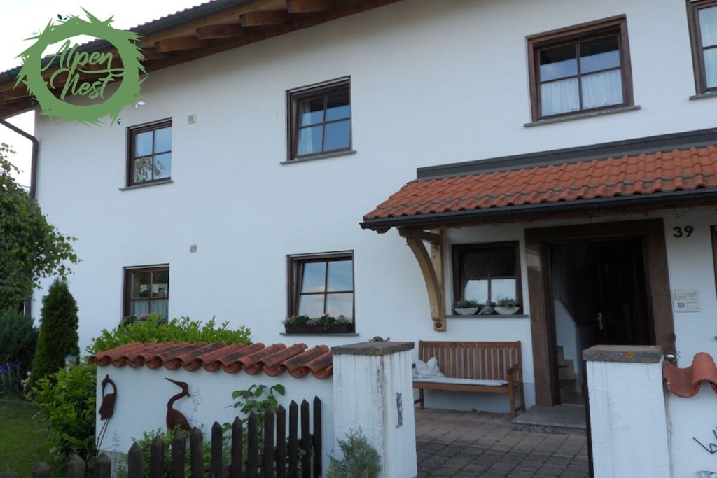 Gezellig en knus maisonnette-appartement met balkon en uitzicht op de Alpen en alles wat je nodig hebt voor een ontspannen, fantastische vakantie.