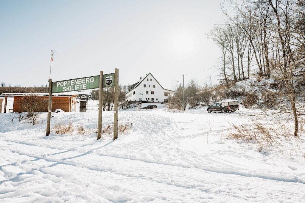 Q-Stall, Apartment 02