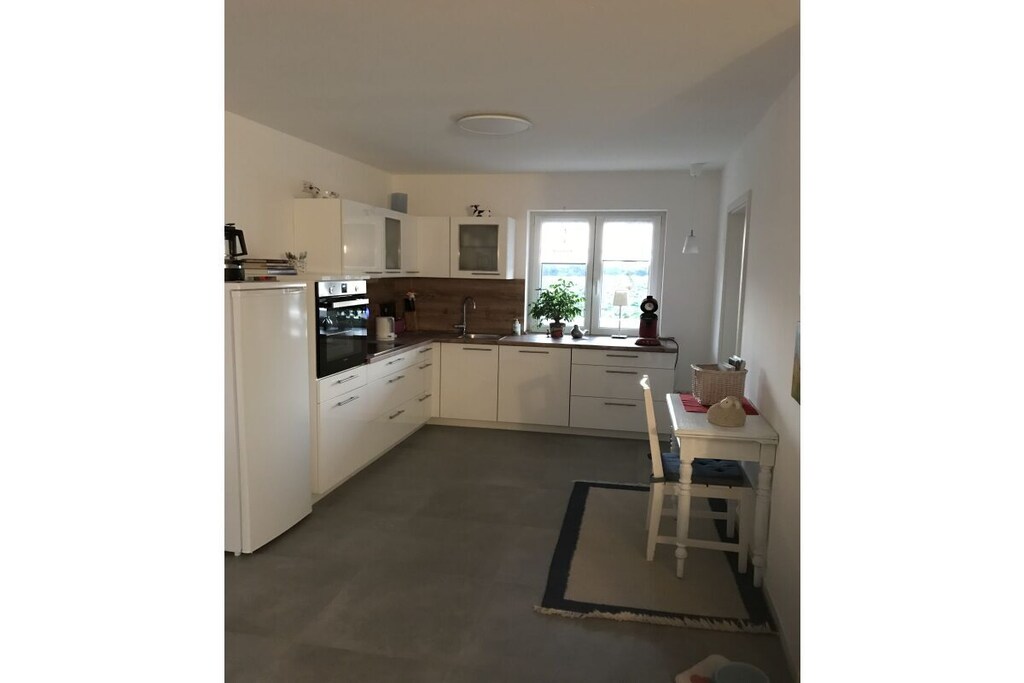 Ground floor: (Living room(TV, heating), dining room(TV, dining table, heating), Kitchen(hob, oven, dishwasher, fridge, heating), bedroom(double bed, TV, heating, insect screens), bathroom(shower, washbasin, Towels incl.))\n\nterrace