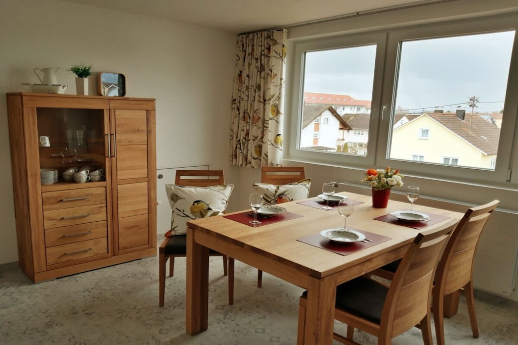 Geniet van ontspannen vakantiedagen in een licht en gezellig vakantieappartement op een rustige locatie. Gratis openluchtzwembad op 500 meter afstand. We kijken uit naar je komst!