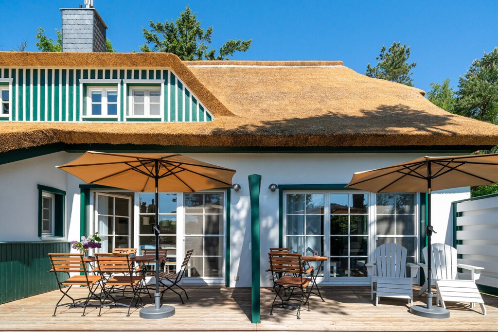 "Joy" right on the beach with beach house flair and all the comforts for a relaxed and active holiday under the thatch. This is your time. Welcome!