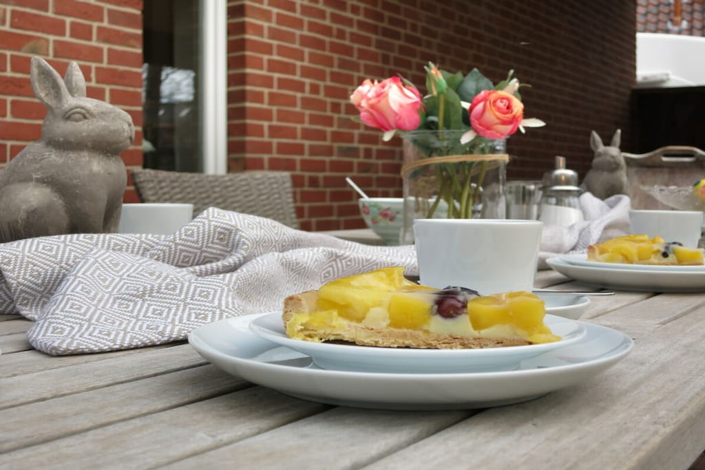 Ground floor: (Living room(Armchair, TV, fireplace, DVD player, radio, CD player, heating), Kitchen(Egg Cooker, Mixer, Kitchenette, dining table, hob, electric kettle, toaster, cooker, coffee machine, oven, microwave, dishwasher, fridge, freezer, heating, high chair, toys), bedroom(Wardrobe, double bed, radio), bathroom(Mirror, toilet, shower, washbasin), guest toilet(Mirror, toilet, washbasin), relaxation area(sauna, shower, washing machine), storage(Vacuum Cleaner, ironing board, iron, drying cabinet))\n\nOn the 1st floor: (bedroom(Wardrobe, double bed, radio, cot), bedroom(Wardrobe, double bed, stereo unit), bathroom(Make Up Mirror, Mirror, toilet, bath tub, hot tub, shower, washbasin, bidet, heating, hairdryer))\n\nOn the 2nd floor: (bedroom(single bed, radio), bedroom(single bed, single bed, TV), bathroom(Make Up Mirror, Mirror, toilet, shower, washbasin, hairdryer))\n\nFire Alarm, Hot Water, Internet Access DSL, Safe, Vacuum Cleaner, Internet access, First Aid, tumble dryer, washing machine, heating, terrace(Sun Umbrella, Barbecue center, Lawn, grill, garden furniture, sun loungers, toys), terrace(garden furniture), garden(Sun Umbrella, Barbecue center, Lawn, grill, garden furniture, sun loungers, Garden shed), parking, ironing board, iron, drying cabinet, telephone