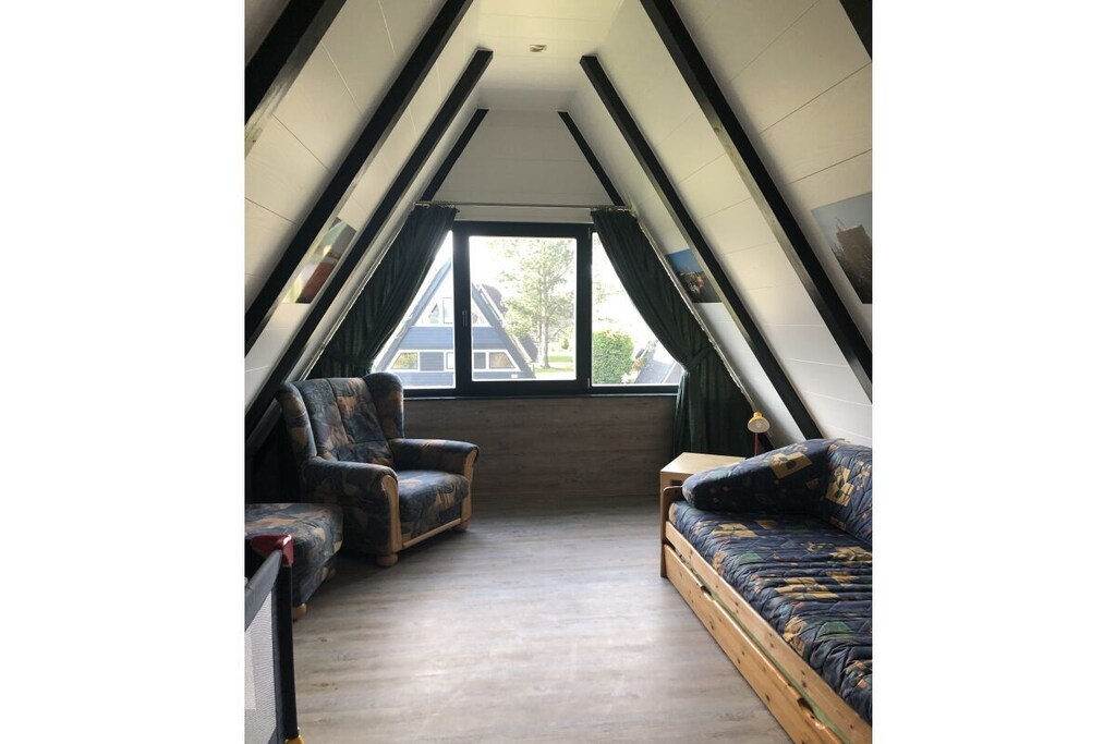 Roof-only house Modern retreat