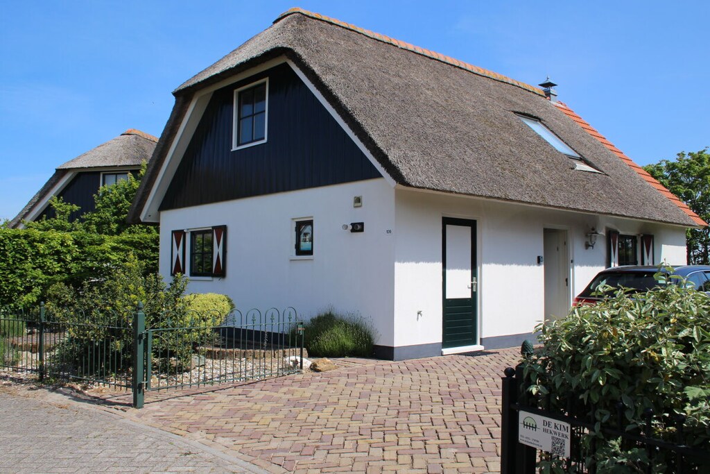 Pure beach vacation in a cozy house for the whole family in a well-kept residential park