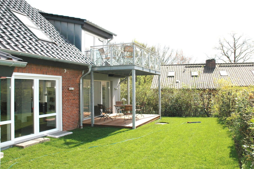 Newly restored vacation home situated directly next to yachting marina and beach