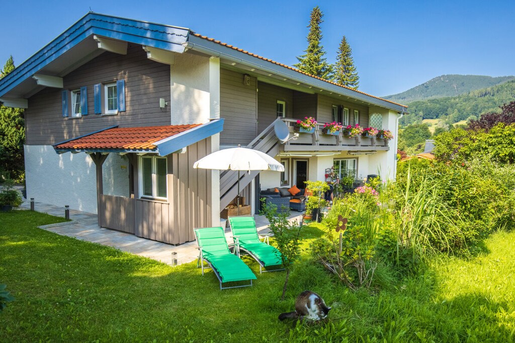 New, comfortably furnished apartment in a modern alpine style with panoramic mountain views in a beautiful, sunny location. Special favorite place for 2!