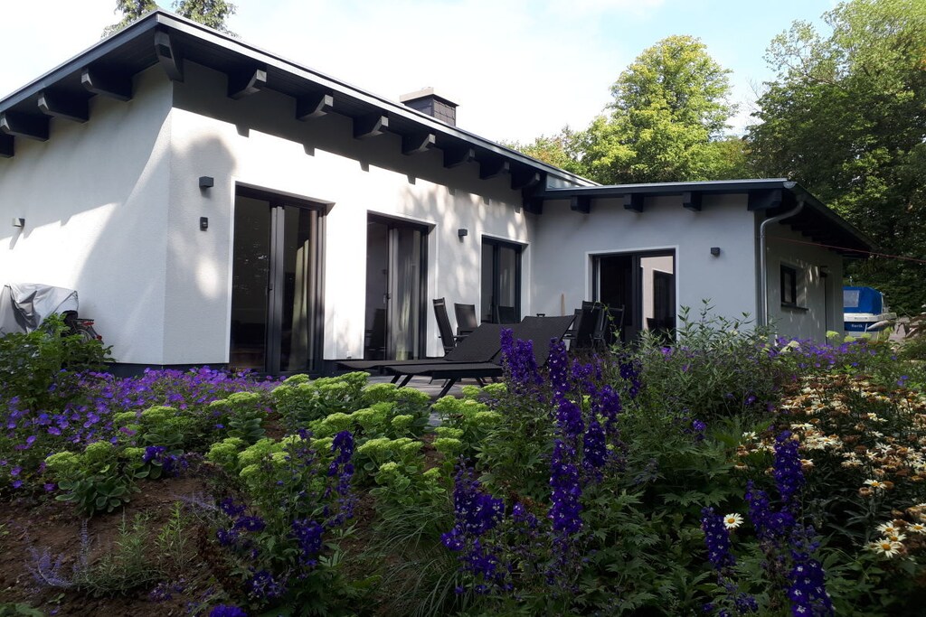 Ground floor: (bedroom(Wardrobe, double bed, TV, radio, cot, heating), bedroom(Wardrobe, double bed, TV, radio, cot, heating))\n\nLiving room(single sofa bed, TV, stove, heating), Living room(single sofa bed, TV, stove, heating), Kitchen(hob, electric kettle, toaster, oven, microwave, dishwasher, fridge, dishes and cutlery), Kitchen(hob, electric kettle, toaster, oven, microwave, dishwasher, fridge, dishes and cutlery), bathroom(Mirror, bath tub, shower, washbasin, washbasin, toilet, heating), bathroom(Mirror, bath tub, shower, washbasin, washbasin, toilet, heating), relaxation area(sauna), Internet access, Internet access, terrace(garden furniture, sun loungers), terrace(garden furniture, sun loungers), terrace(garden furniture, sun loungers)