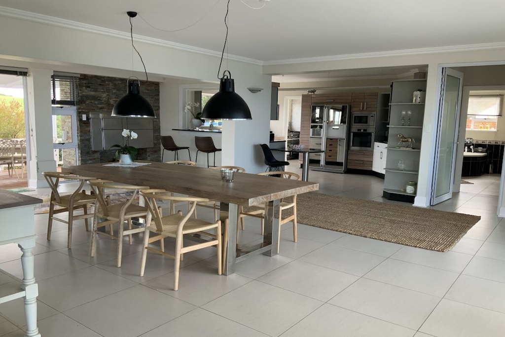 Sunshine Modern Retreat