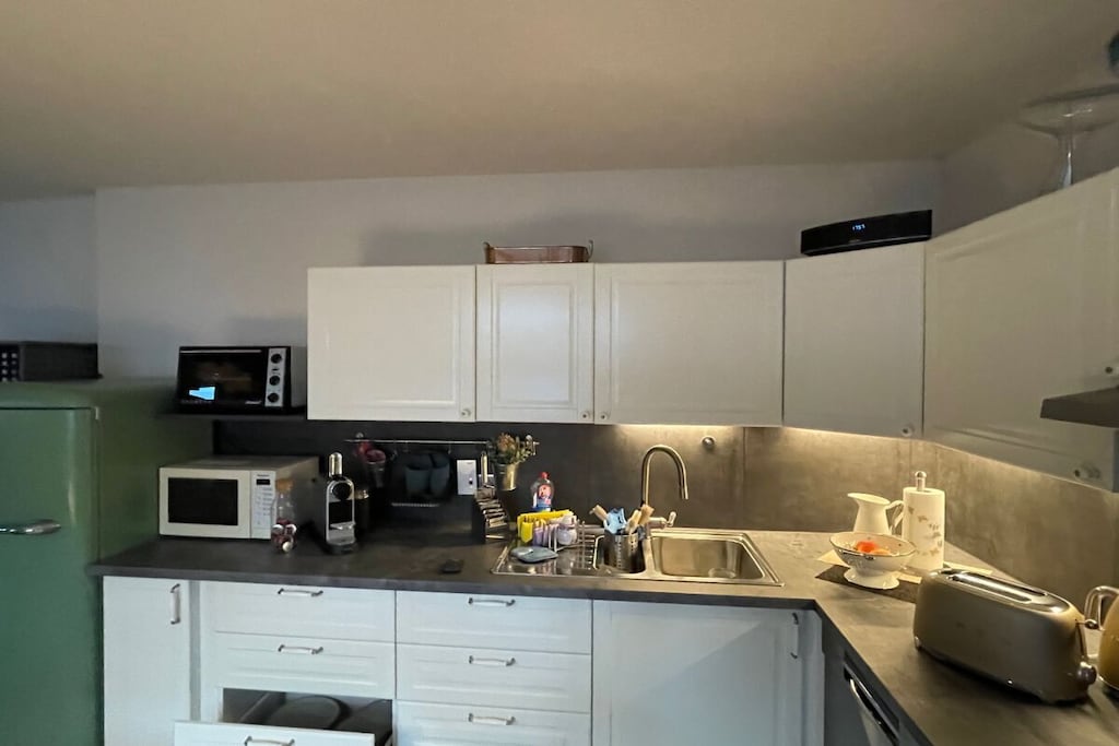 Place to Be Modern retreat