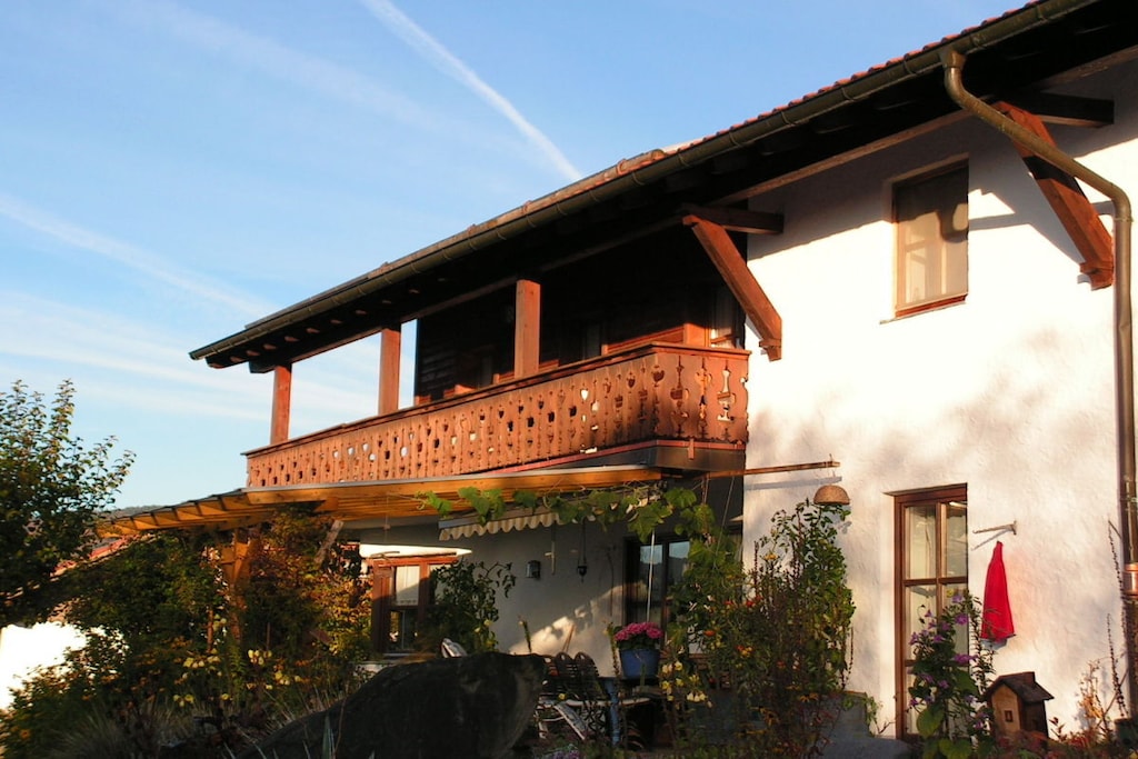 Cozy, newly furnished holiday apartment in the Bavarian Forest. It is on the 1st floor of a two-family house, 70 square meters in size and suitable for 4 people.